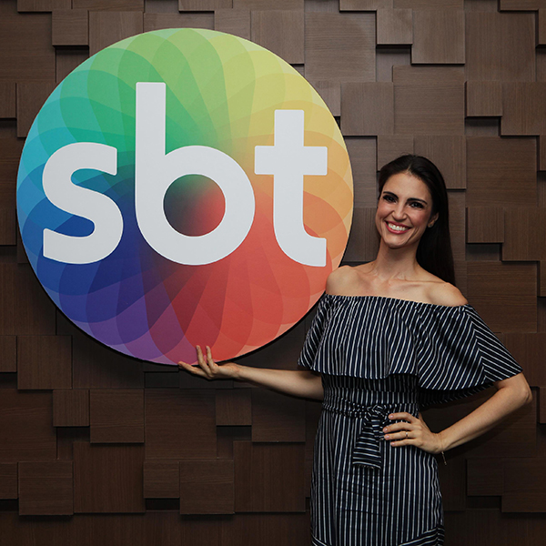 Photo of Chris Flores acaba de assinar contrato com o SBT