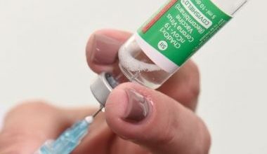 Photo of Especialistas sugerem que grávidas tomem vacina, mas evitem AstraZeneca