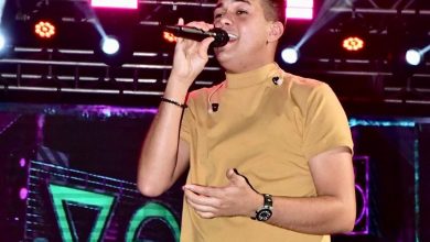 Photo of O cantor Vitor Fernandes, considerado um dos responsáveis pelo crescimento das novas vertentes do forró, agitou a multidão com seu piseiro na segunda noite do São João de Cruz.  O “Rei do Piseiro”, como é conhecido,  levou alegria ao público que dançou  e cantou seus grandes sucessos.  Ascom-Prefeitura de Cruz das Almas