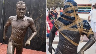 Photo of Estátua em homenagem a Daniel Alves é vandalizada com sacos e fitas na BA
