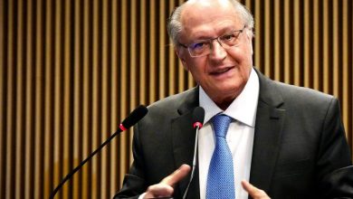 Photo of Alckmin socorre passageira durante voo de Brasília a São Paulo
