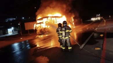 Photo of Ônibus com 46 estudantes universitários pega fogo em rodovia de Jequié