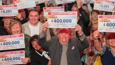 Photo of Ex-Manchester que escapou de desastre aéreo ganha na loteria aos 82 anos