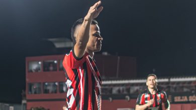 Photo of Após vexame histórico, torcida lota o Barradão e o Vitória vence Atlético Mineiro por 1 a 0