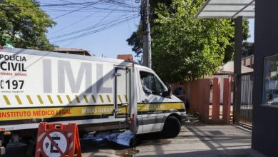 Photo of Homem é encontrado morto dentro de casa após fumar cigarro com folha da Bíblia