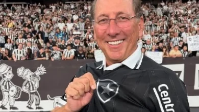 Photo of John Textor faz proposta bilionária para comprar o Wolverhampton, diz jornal