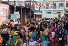 Photo of Fãs de Bell Marques criam festa de rua e transformam comunidades de Salvador em ‘Carnaval fora de época’ com caminhadas