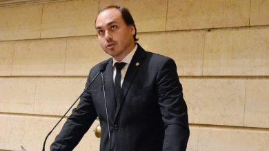 Photo of Após sete mandatos, Carlos Bolsonaro anuncia renúncia do cargo de Vereador do Rio de Janeiro