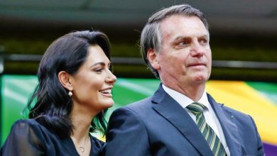 Photo of Depois da cirurgia, Michelle Bolsonaro divulga vídeo de Natal com mensagens ao lado do ex-presidente