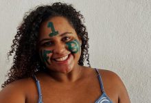 Photo of Estudante do interior da Bahia comemora aprovação em primeiro lugar de Medicina na UFBA