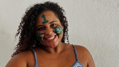 Photo of Estudante do interior da Bahia comemora aprovação em primeiro lugar de Medicina na UFBA