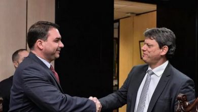 Photo of Tarcísio de Freitas reafirma apoio a Flávio Bolsonaro e descarta disputar a Presidência em 2026