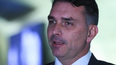 Photo of Flávio Bolsonaro fecha acordo com Zema e Ratinho Júnior para possível 2º turno