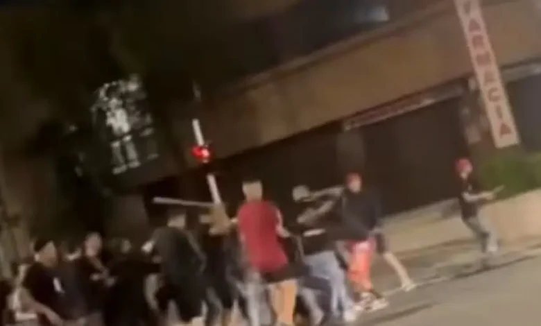 Photo of Briga de torcedores em Athletico-PR x Santos deixa um gravemente ferido e outro morto em confronto com a PM