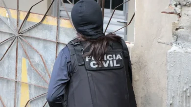 Photo of Homem é preso após amputar dedos da companheira no município de Barra
