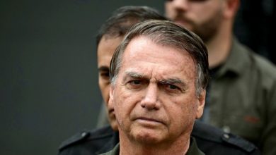 Photo of Bolsonaro apresenta lista de advogados autorizados a visitá-lo durante prisão domiciliar
