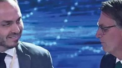 Photo of Carlos Bolsonaro fala após visitar o pai: ‘Um dos dias mais difíceis’