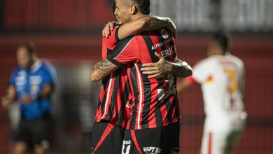Photo of Para aliviar a torcida: leão goleia juazeirense e dorme na liderança do grupo a