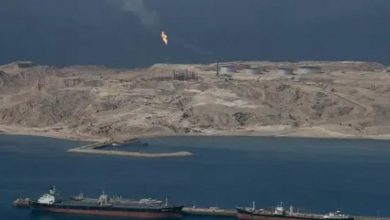 Photo of Embarcações atravessam o Estreito de Ormuz mesmo após Trump impor bloqueio