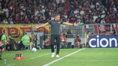 Photo of Jair Ventura critica arbitragem por não ir ao VAR em jogo contra o Athletico-PR: ‘Não dá pra brigar com a imagem’