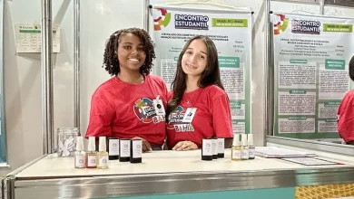 Photo of Estudantes baianas inovam e desenvolvem perfume em formato de bastão