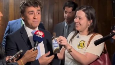 Photo of Nikolas Ferreira é presenteado com óleo de peroba pela deputada Sâmia Bomfim