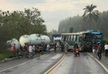 Photo of Acidente na BR-101 deixa motorista de carreta morto em colisão com ônibus