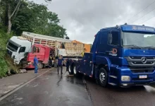 Photo of Acidente entre caminhões provoca interdição da BR-324 em Conceição do Jacuípe, sentido Feira