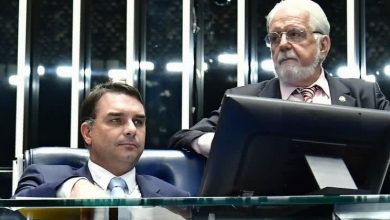 Photo of Jaques Wagner ataca Flávio Bolsonaro e dispara: “Esse tipo de postura é de traidor”