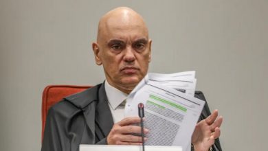 Photo of Alexandre de Moraes autoriza visita de familiares a Jair Bolsonaro durante prisão domiciliar