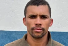 Photo of Preso arromba cadeados, furta arma e foge de delegacia em Ituaçu