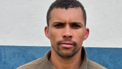 Photo of Preso arromba cadeados, furta arma e foge de delegacia em Ituaçu