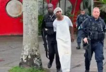 Photo of Homem com fuzil invade escola e tenta se passar por merendeiro para fugir da PM