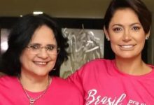 Photo of Damares explica ausência de Michelle em anúncio de vice de Flávio: “Está fazendo comida para o marido”