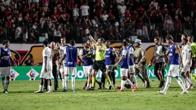 Photo of VÍDEO: Arthur Cabral é expulso após cobrir a boca em discussão com Jair Ventura; entenda nova regra