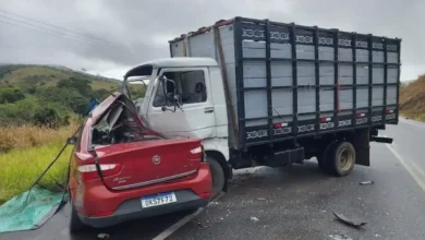 Photo of Colisão entre carro e caminhão no Sul da Bahia deixa mãe e filho mortos