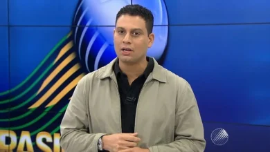 Photo of Ex-apresentador da TV Bahia, Darino Sena, é contido após surto no Centro Histórico de Salvador