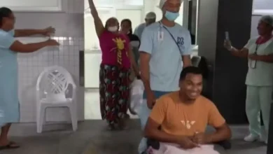 Photo of Cantor que perdeu pernas em acidente na Bahia recebe alta após 11 dias