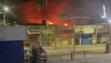 Photo of Incêndio de grandes proporções atinge lojas no Centro de Vitória da Conquista